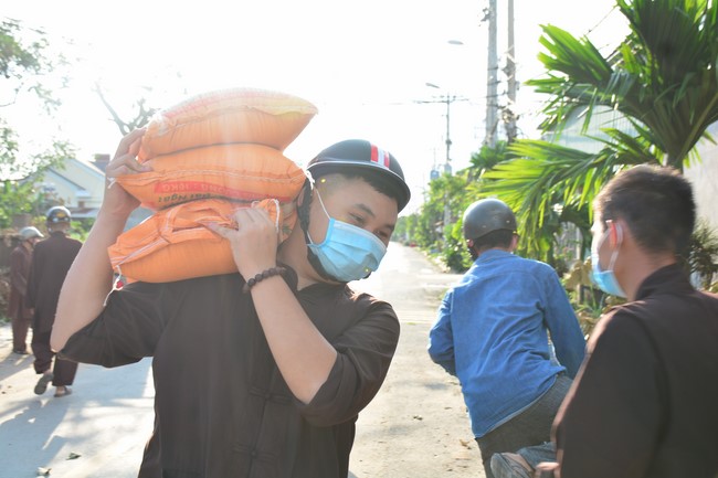 Continuing to support people in need in the Covid-19 pandemic of Hoang Phap Pagoda (series 4)